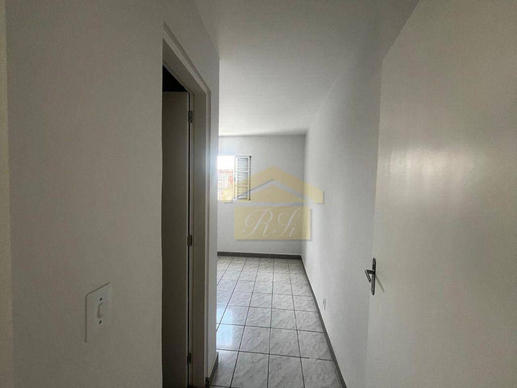 Casa para alugar com 1 quarto, 30m² - Foto 4