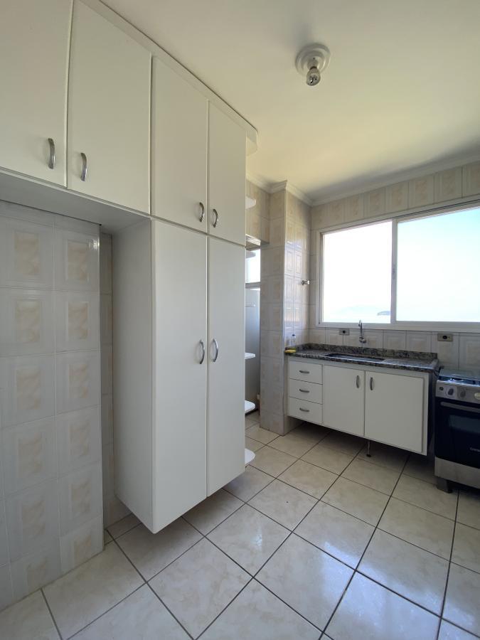 Apartamento à venda com 3 quartos, 135m² - Foto 2