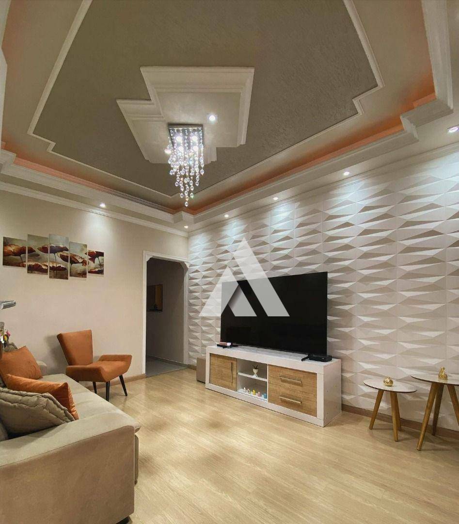 Casa à venda com 4 quartos, 210m² - Foto 1