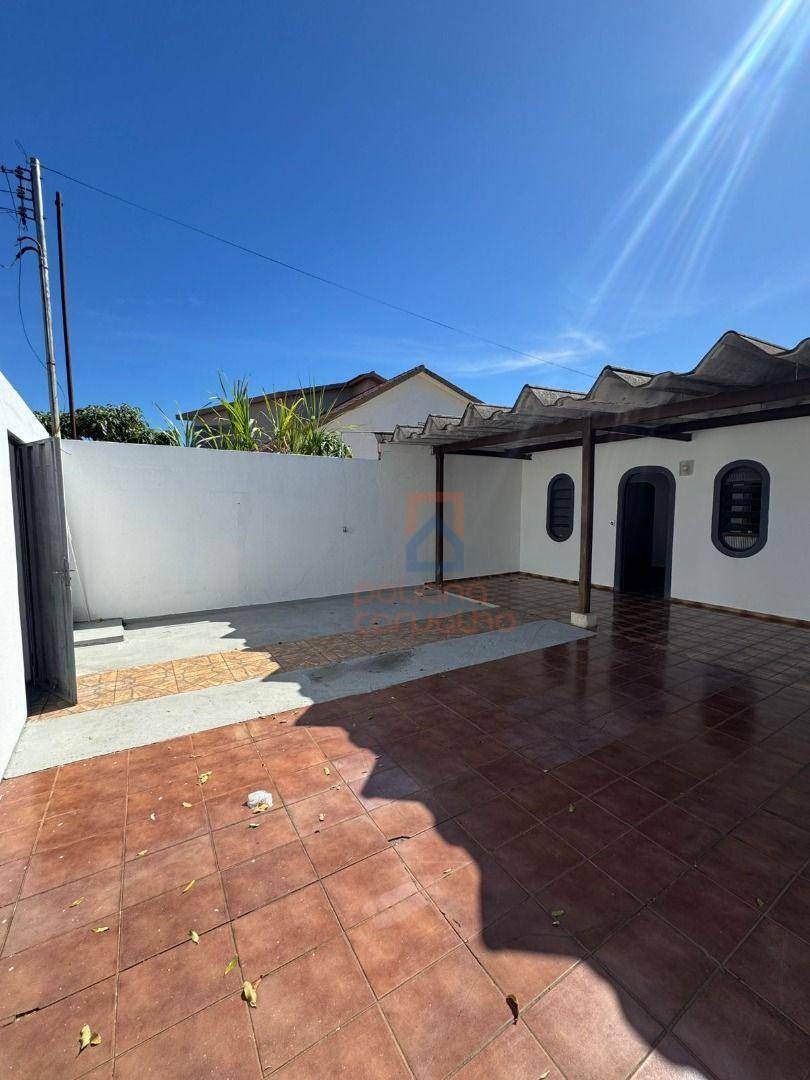 Casa para alugar com 3 quartos, 170m² - Foto 2