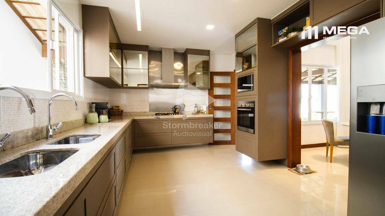 Casa à venda com 4 quartos, 250m² - Foto 24
