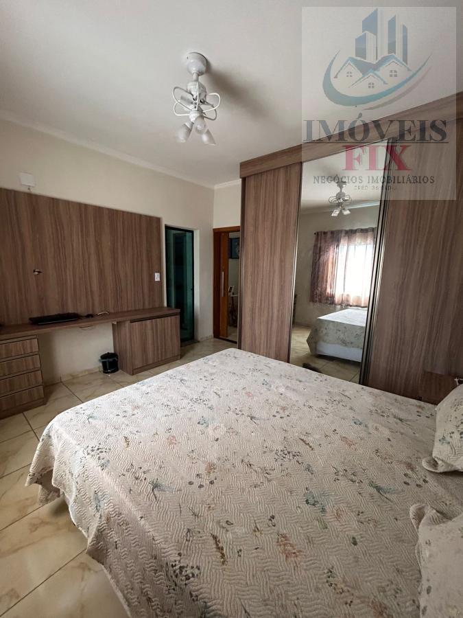 Casa à venda com 3 quartos, 240m² - Foto 13