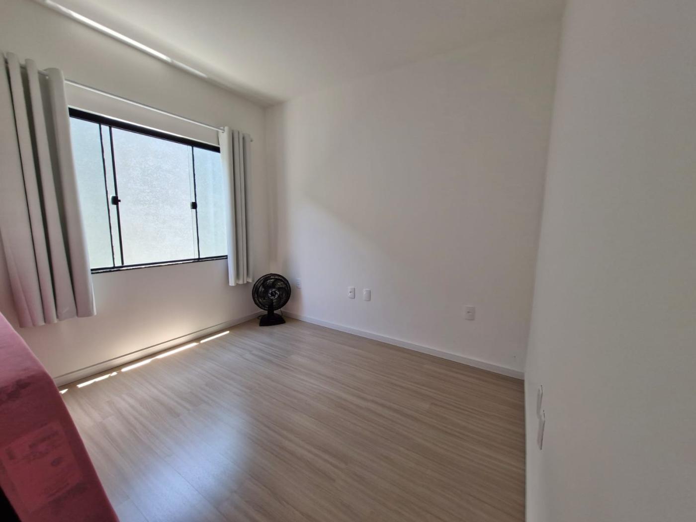 Casa à venda com 2 quartos, 170m² - Foto 11