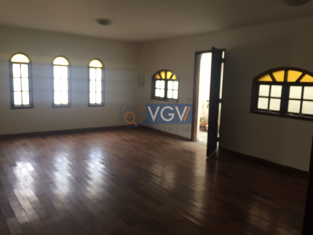 Casa para alugar com 3 quartos, 200m² - Foto 2