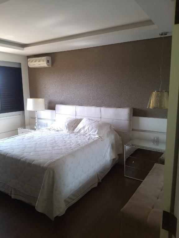 Apartamento à venda com 3 quartos, 144m² - Foto 2