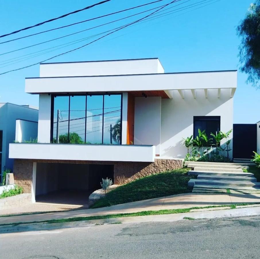 Casa de Condomínio à venda com 4 quartos, 315m² - Foto 1