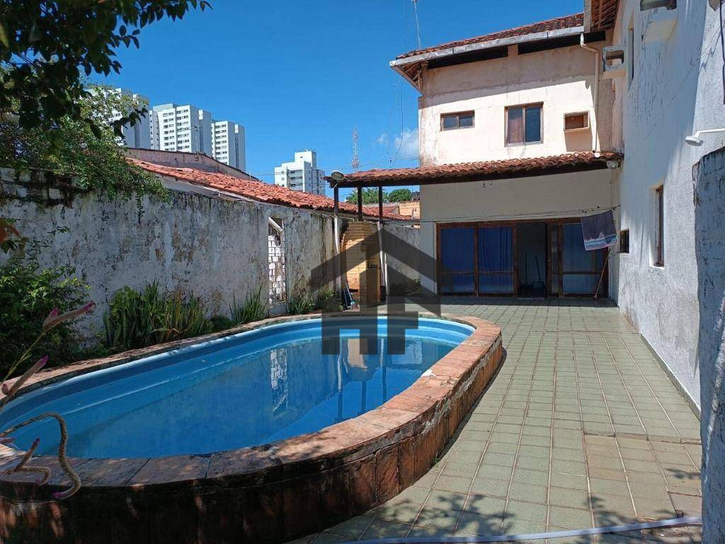 Casa à venda com 4 quartos, 250m² - Foto 1