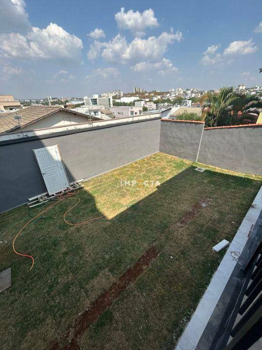 Casa à venda com 3 quartos, 300m² - Foto 6