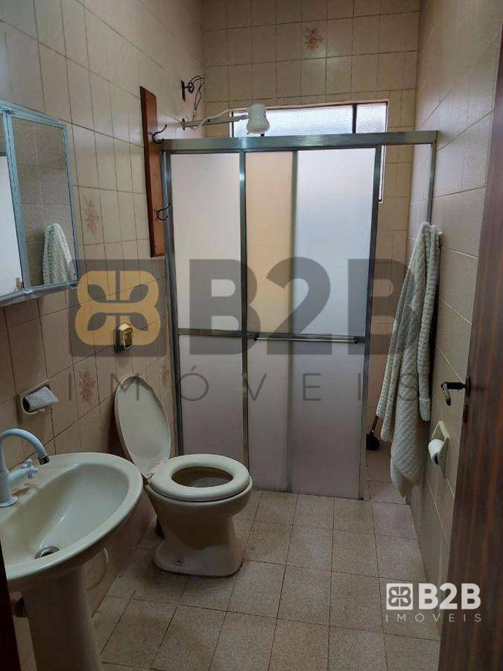 Casa à venda com 5 quartos, 232m² - Foto 18