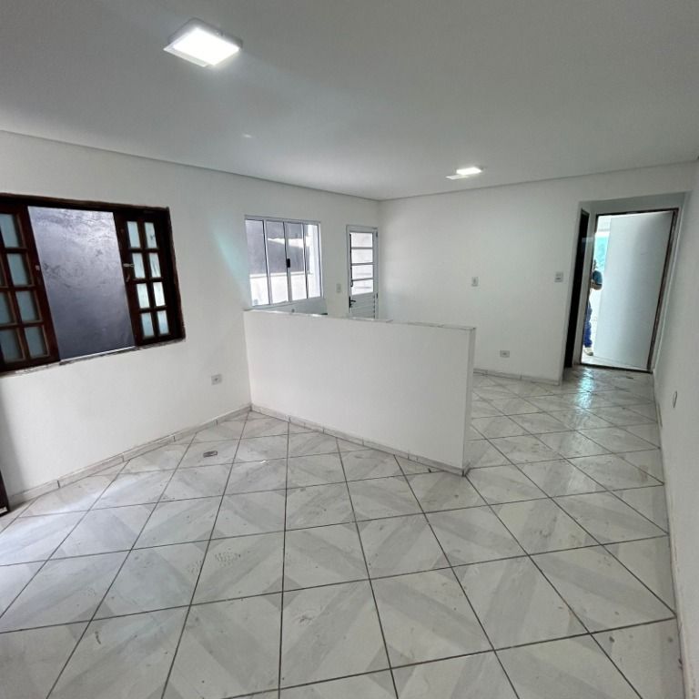 Casa para alugar com 1 quarto, 60m² - Foto 4