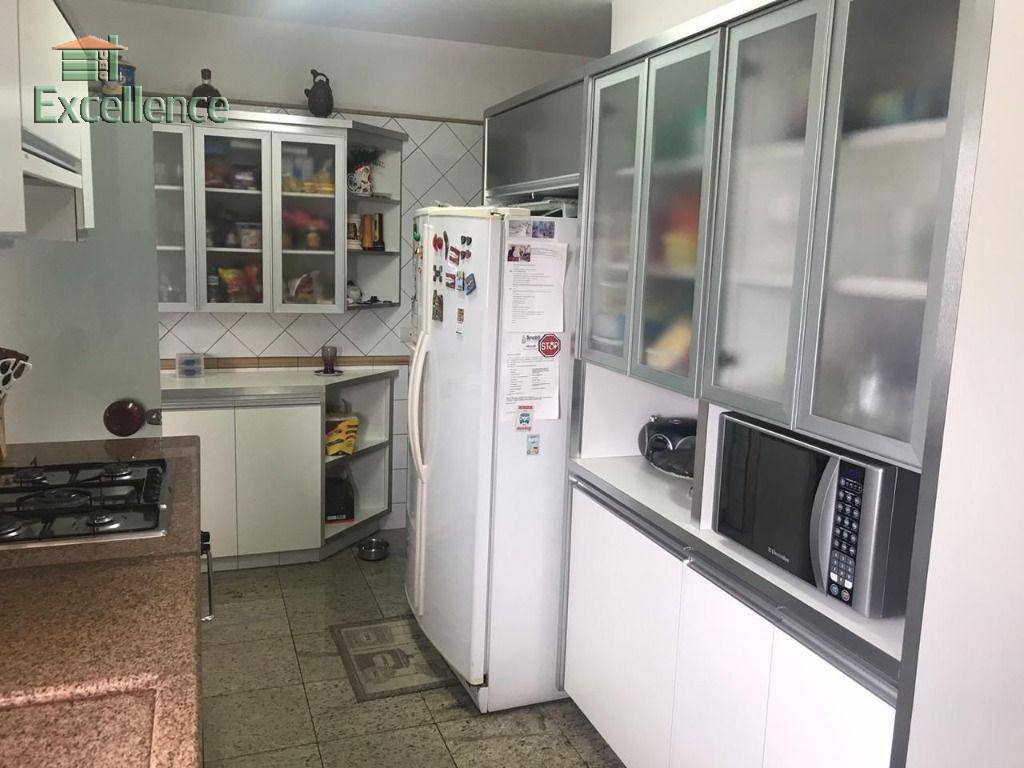 Apartamento à venda com 4 quartos, 230m² - Foto 10