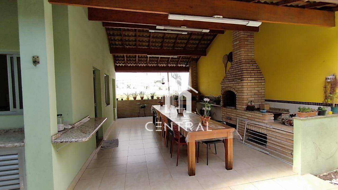 Casa à venda com 3 quartos, 260m² - Foto 1