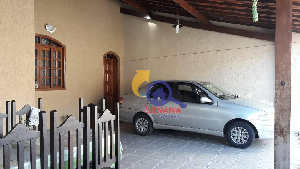 Casa à venda com 3 quartos, 224m² - Foto 1