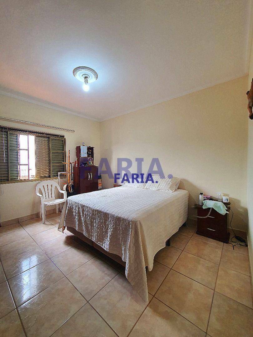 Casa à venda com 4 quartos, 220m² - Foto 15