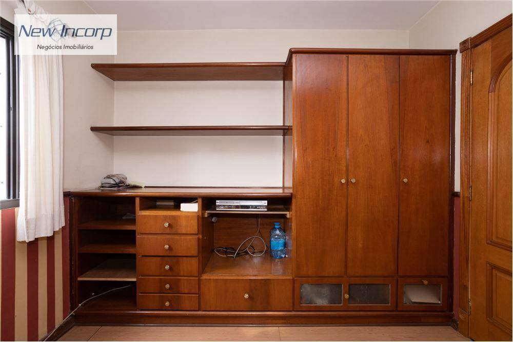 Apartamento à venda com 4 quartos, 204m² - Foto 17