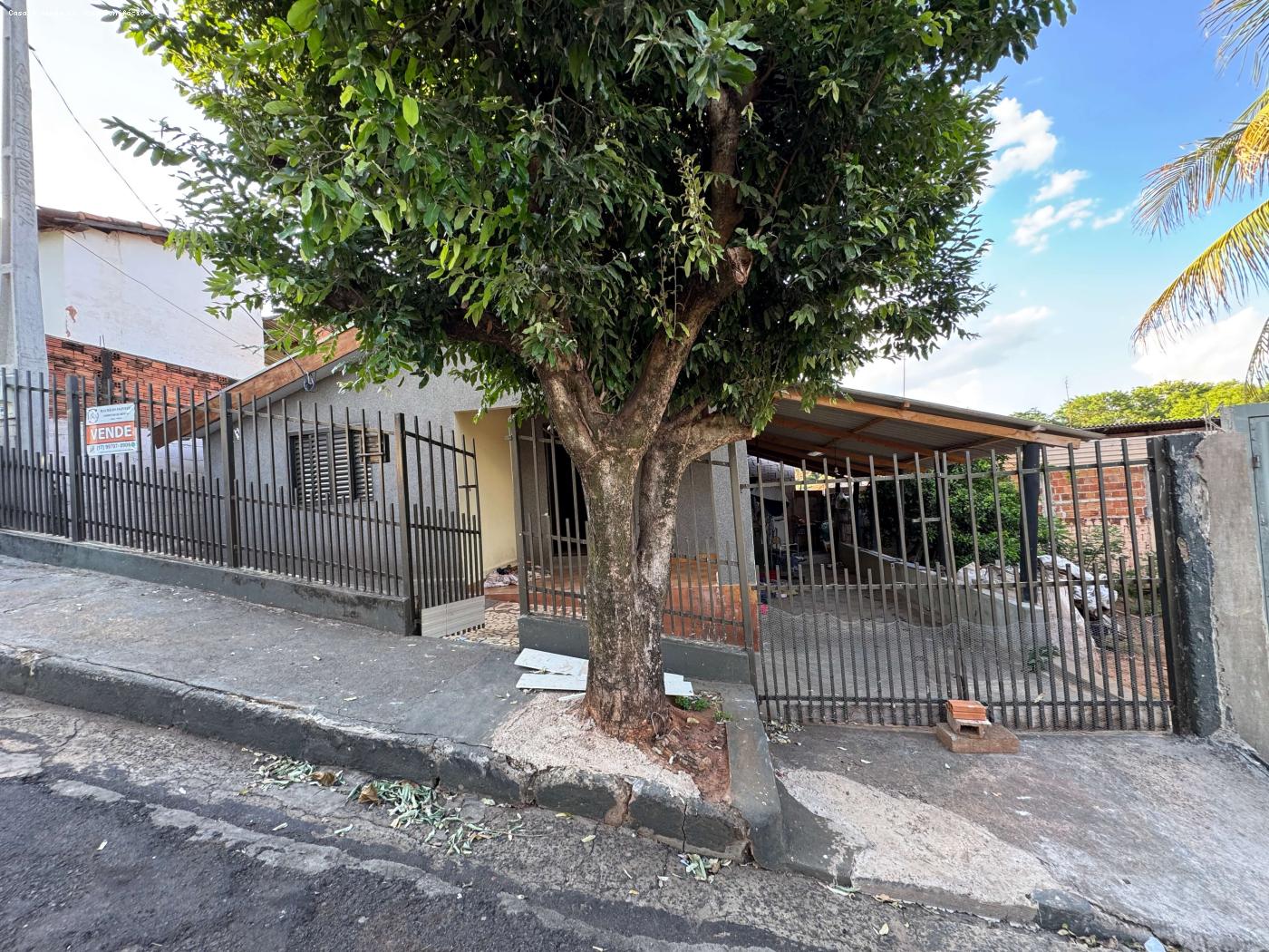 Casa à venda com 2 quartos, 264m² - Foto 1