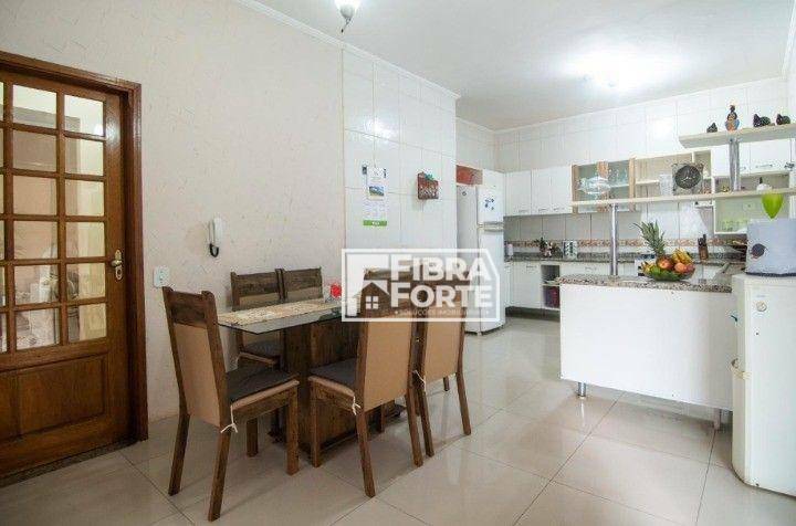 Casa à venda com 3 quartos, 221m² - Foto 13