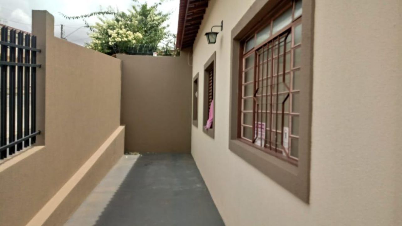 Casa à venda com 3 quartos, 174m² - Foto 1