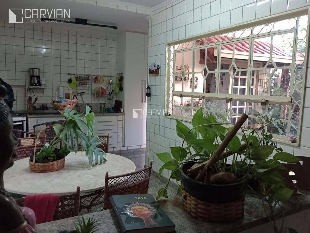 Casa à venda com 4 quartos, 200m² - Foto 6