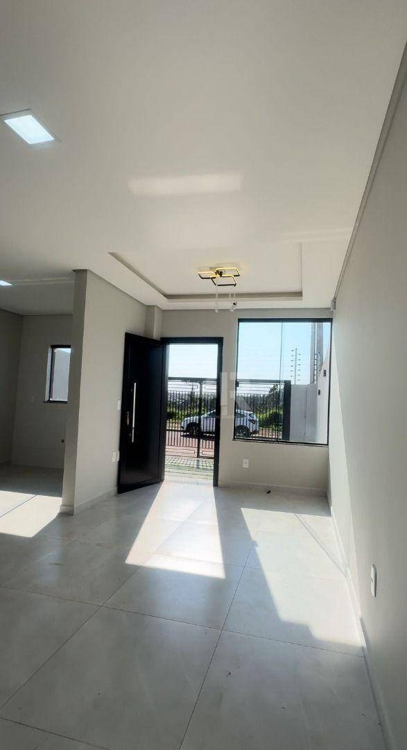 Casa à venda com 3 quartos, 71m² - Foto 2