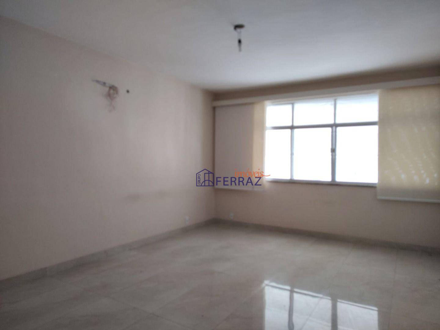 Apartamento à venda com 3 quartos, 140m² - Foto 1