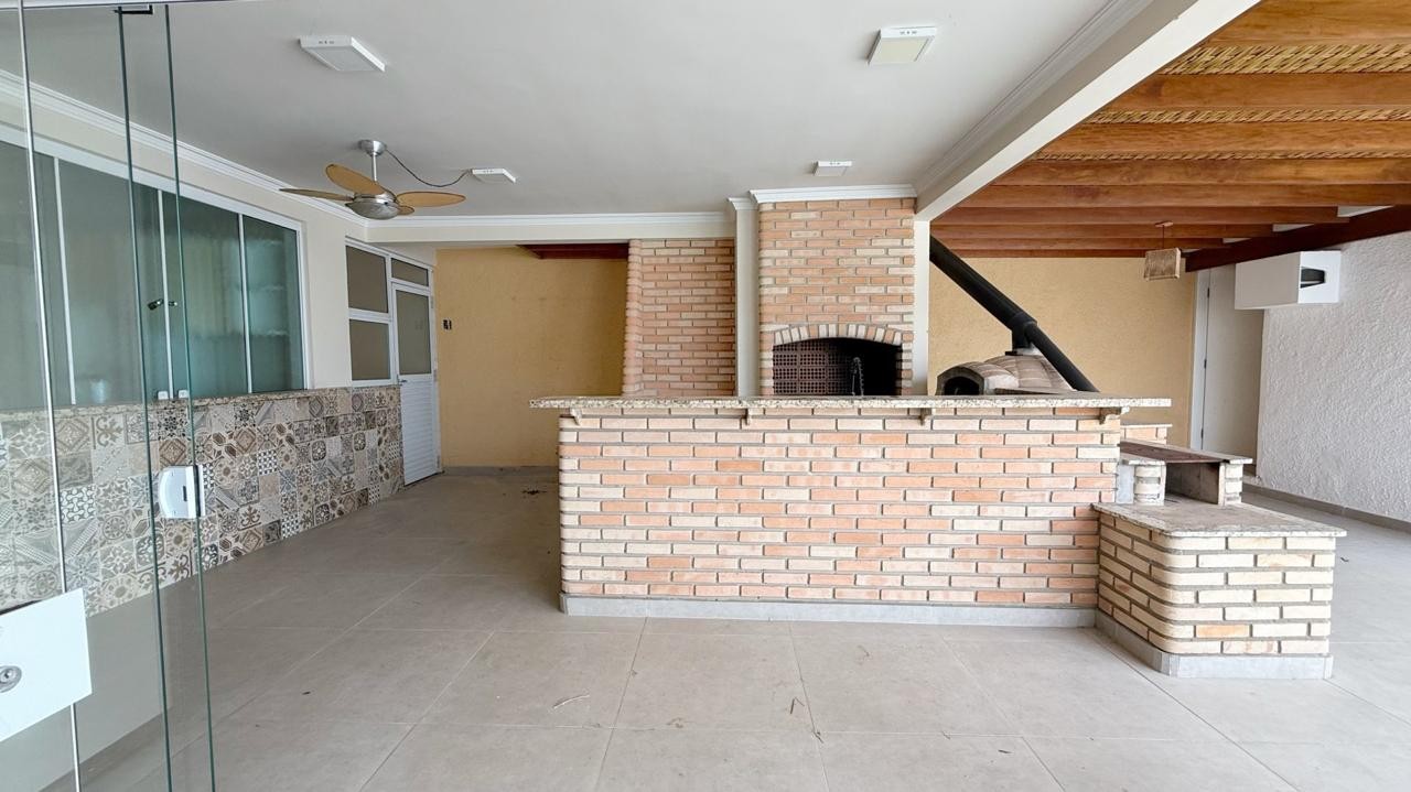 Casa para alugar com 3 quartos, 357m² - Foto 3