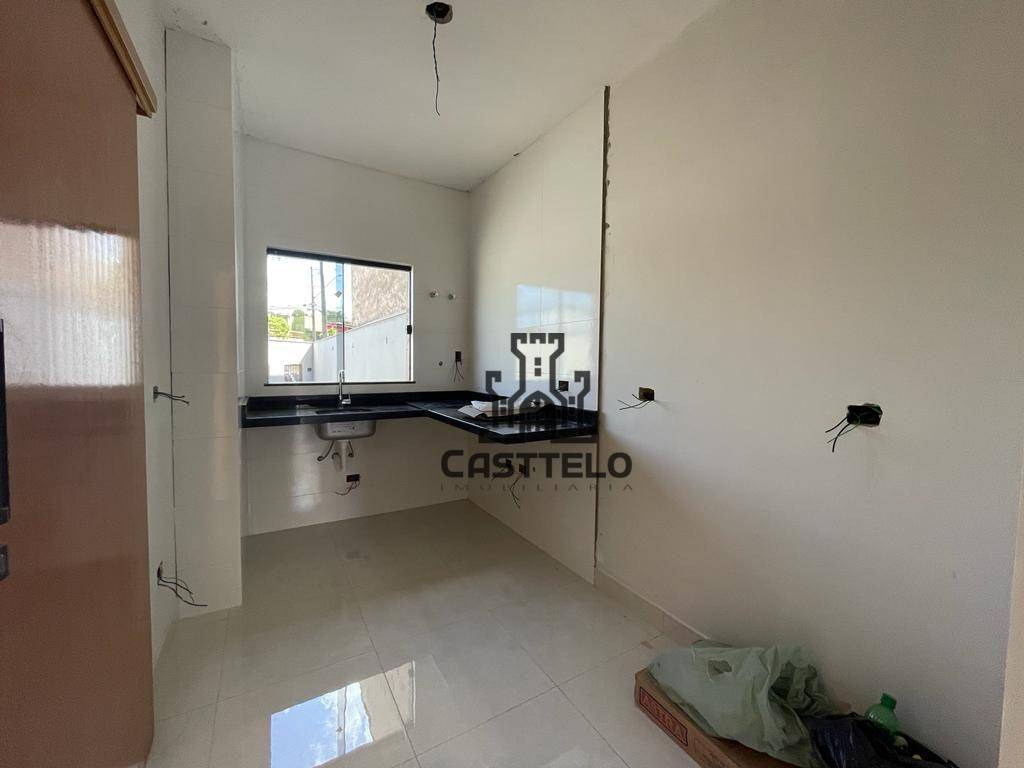 Casa à venda com 3 quartos, 85m² - Foto 2