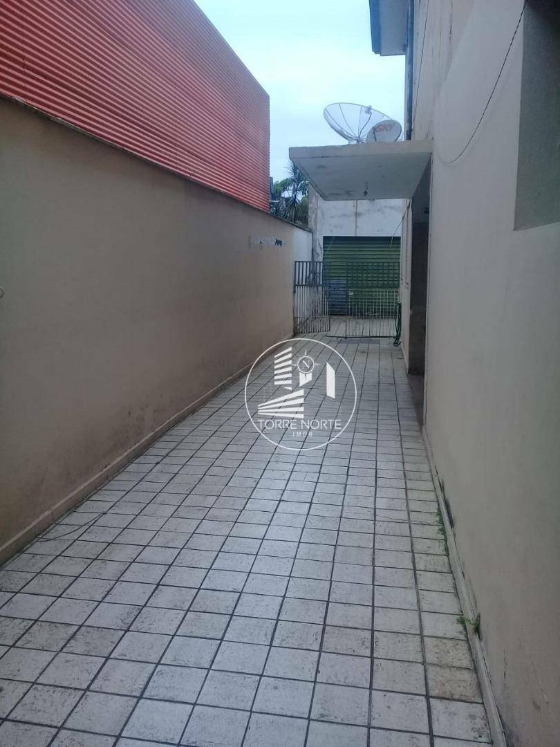 Casa à venda com 3 quartos, 300m² - Foto 23