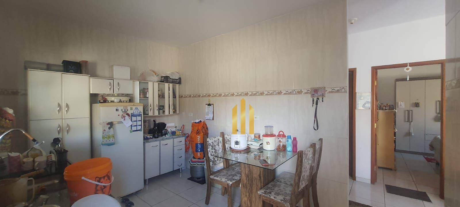 Casa à venda com 2 quartos, 70m² - Foto 1