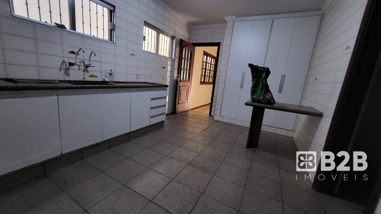 Casa para alugar com 6 quartos, 416m² - Foto 23
