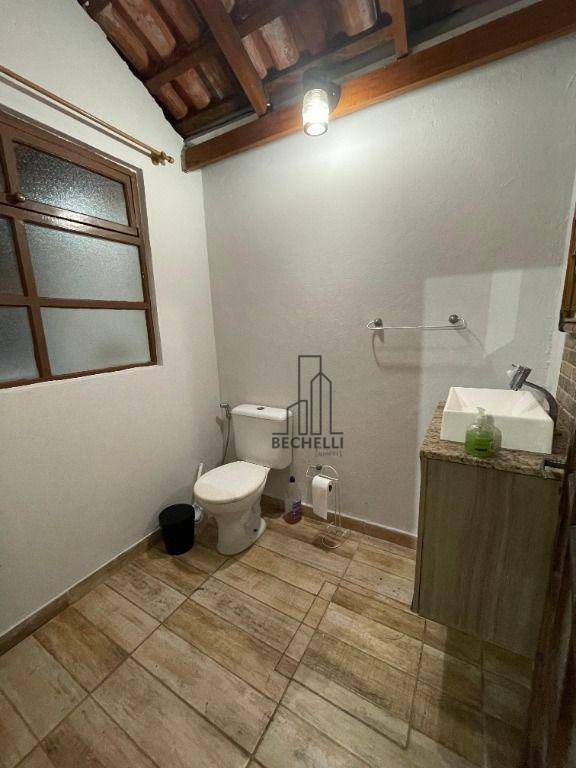 Casa para alugar com 5 quartos, 169m² - Foto 9