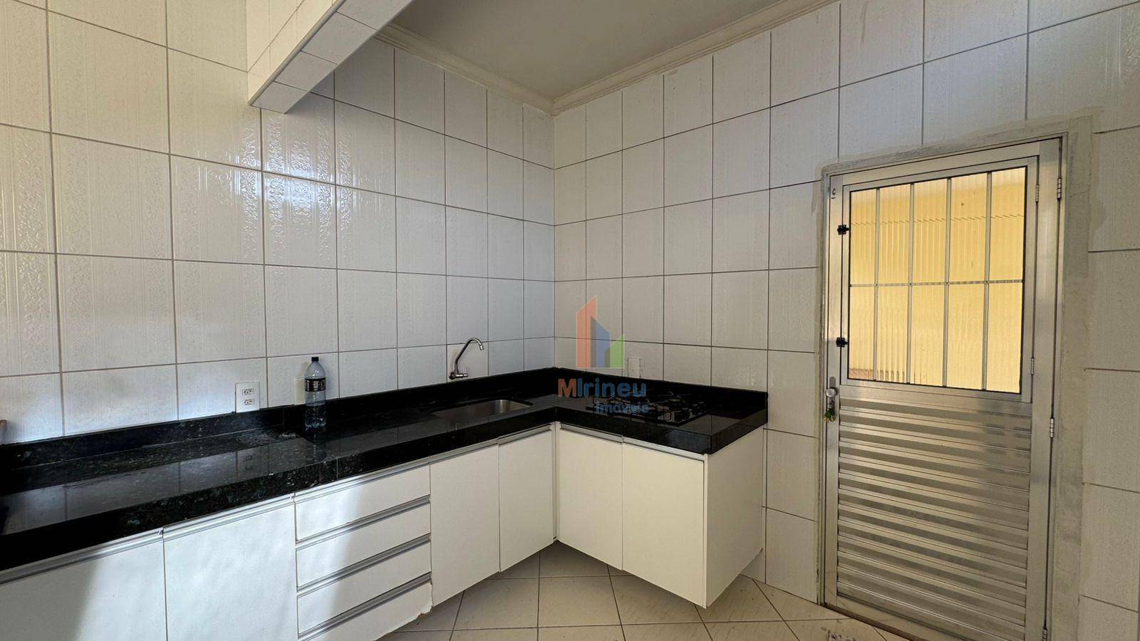 Casa para alugar com 5 quartos, 200m² - Foto 7