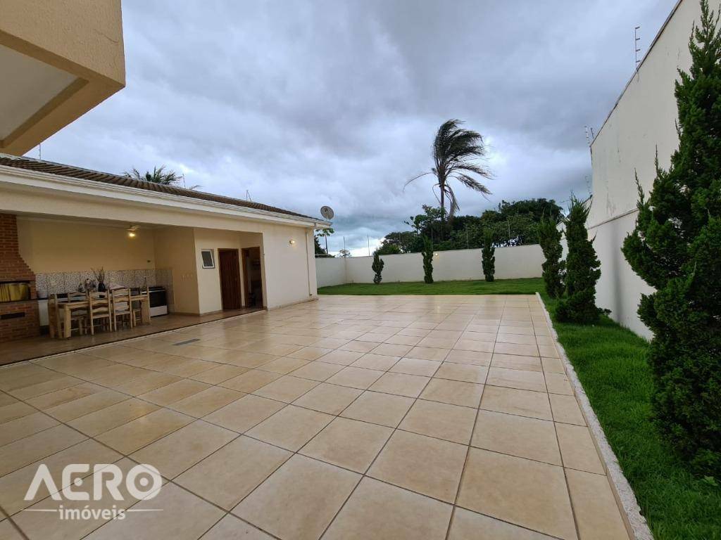 Casa à venda com 3 quartos, 275m² - Foto 1