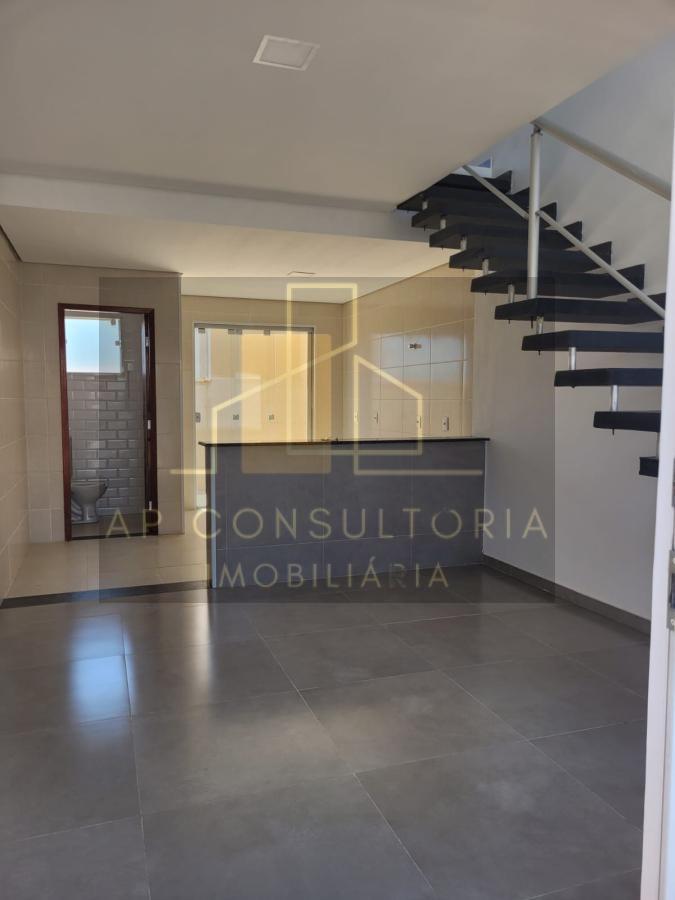 Casa à venda com 2 quartos, 100m² - Foto 1