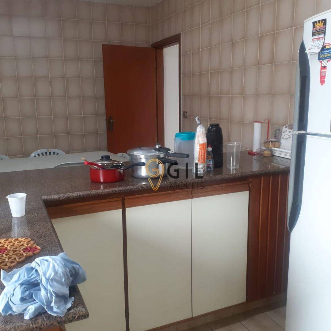 Casa à venda com 2 quartos, 200m² - Foto 2