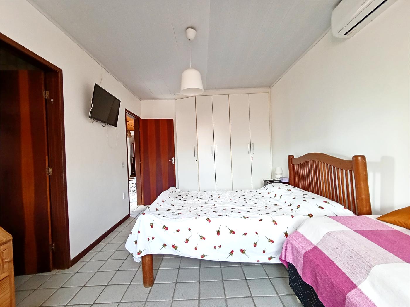 Casa à venda com 5 quartos, 350m² - Foto 14