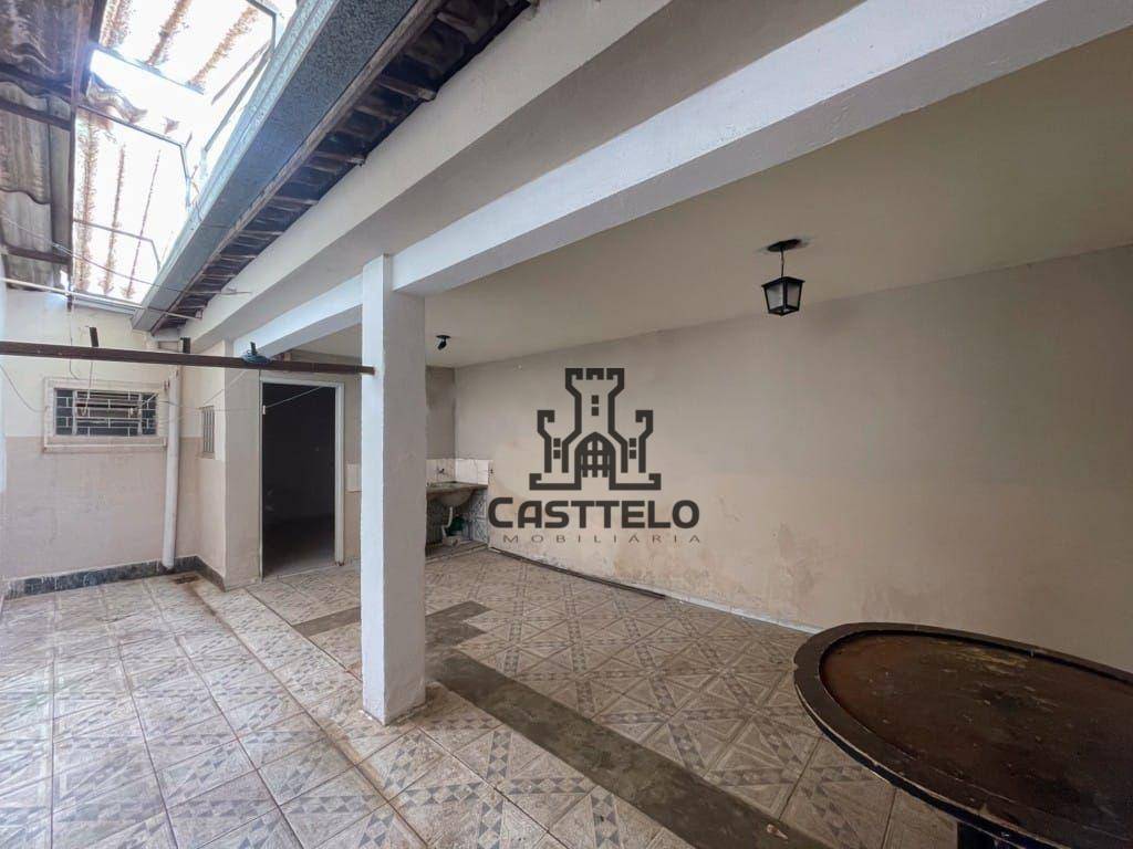 Casa à venda com 3 quartos, 200m² - Foto 4