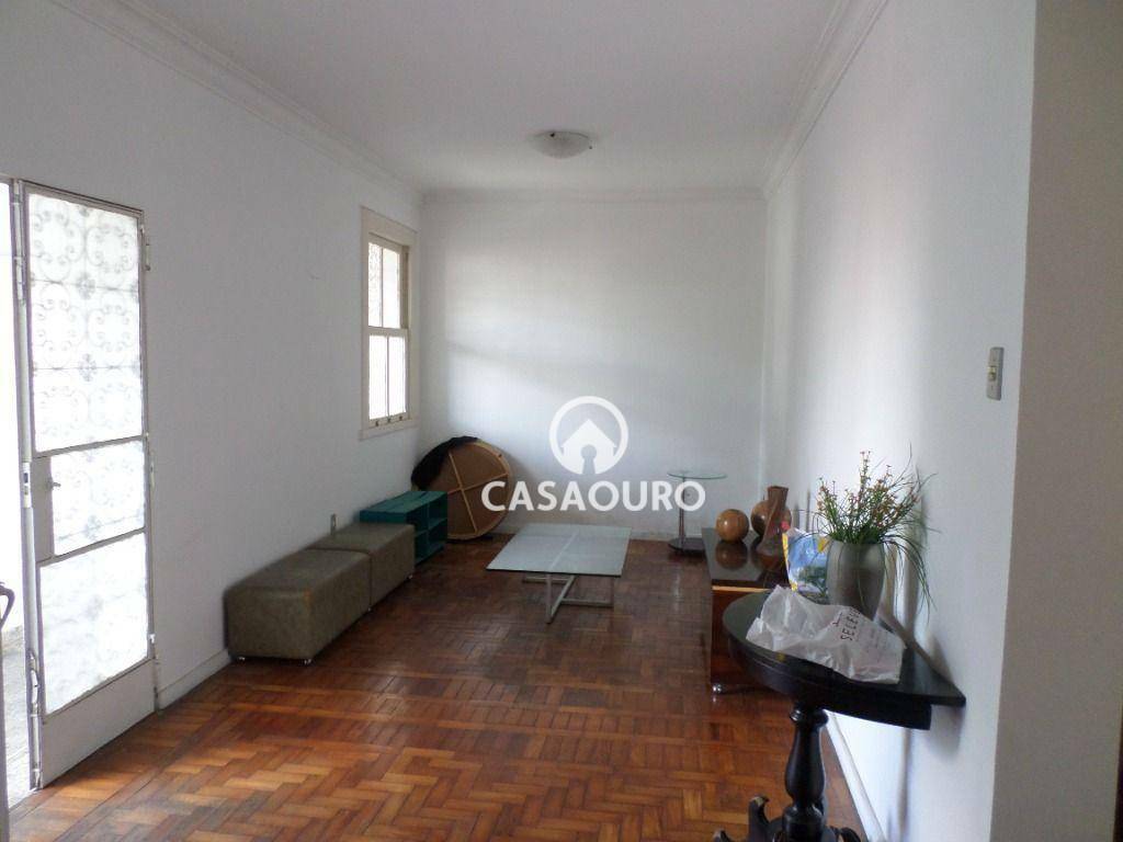 Casa à venda com 4 quartos, 300m² - Foto 1