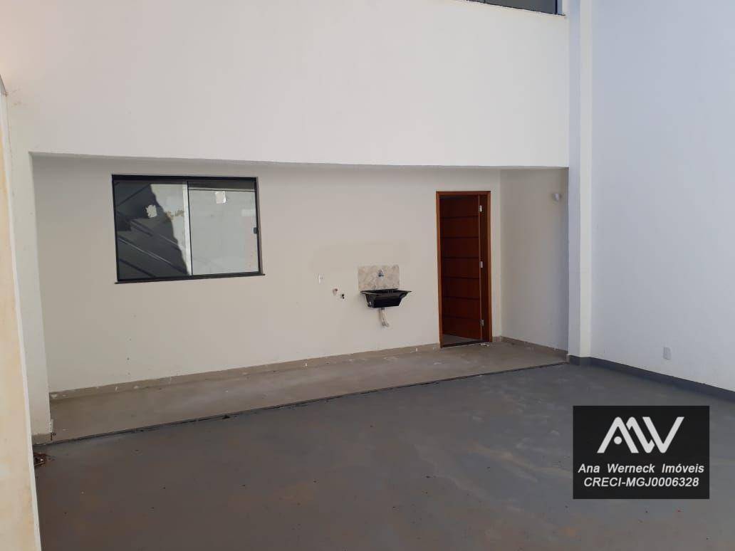 Casa à venda com 2 quartos, 217m² - Foto 1