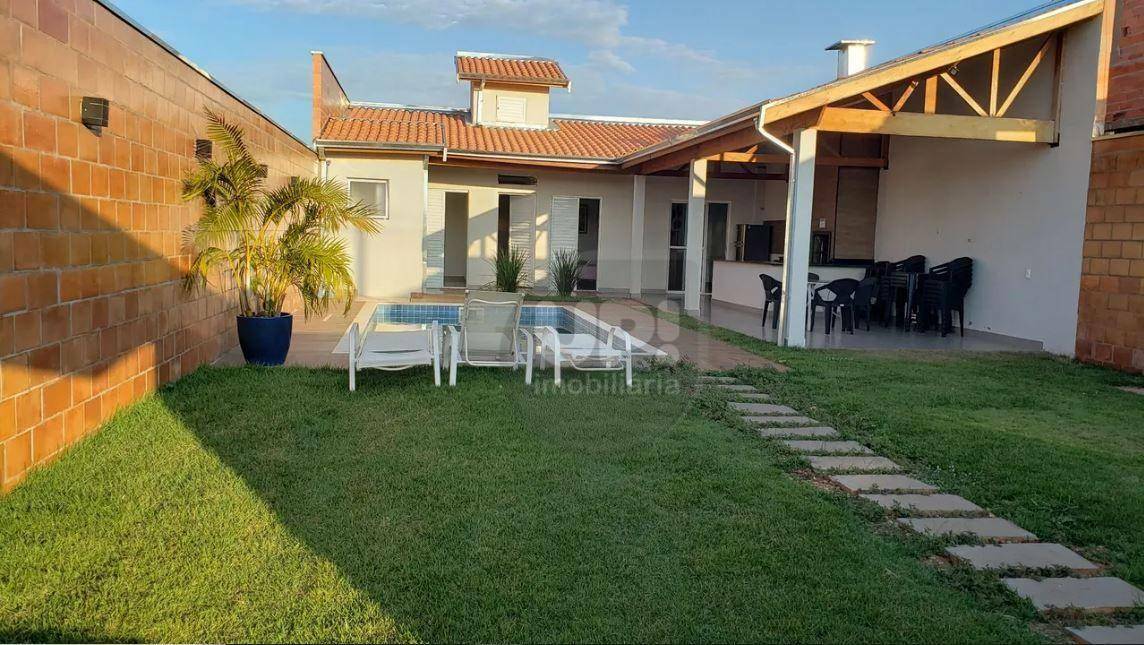 Casa à venda com 2 quartos, 110m² - Foto 1