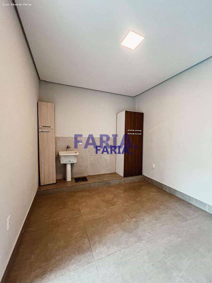 Casa à venda com 4 quartos, 300m² - Foto 16