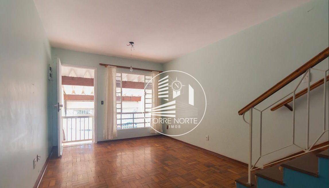 Casa à venda com 2 quartos, 100m² - Foto 1