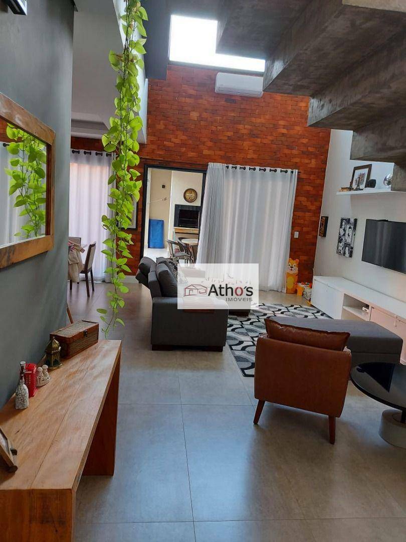 Casa à venda com 3 quartos, 250m² - Foto 2