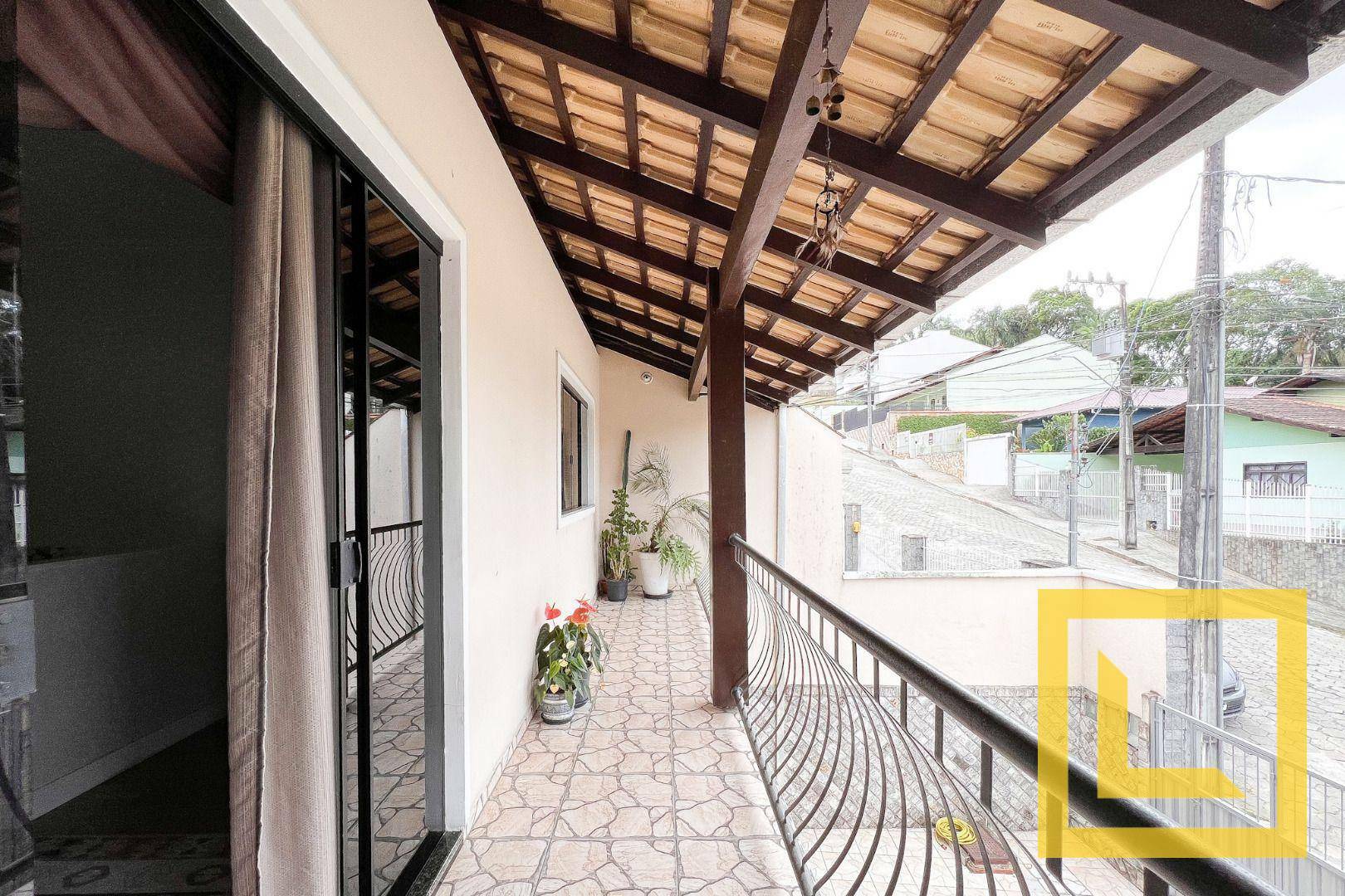 Casa à venda com 5 quartos, 210m² - Foto 10