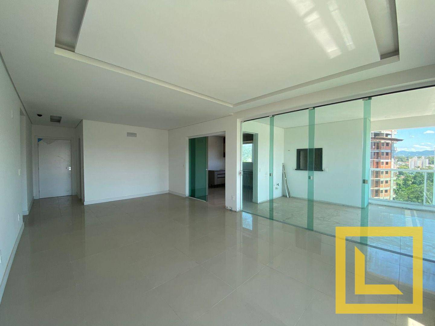 Apartamento à venda com 3 quartos, 165m² - Foto 1