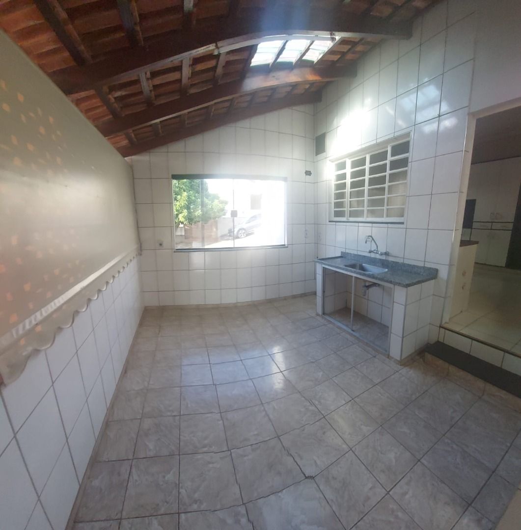 Casa à venda com 3 quartos, 100M2 - Foto 2