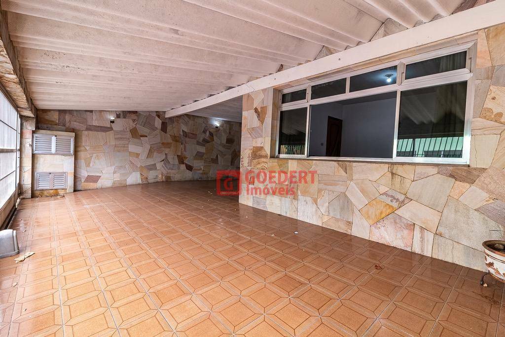 Casa à venda com 3 quartos, 320m² - Foto 3