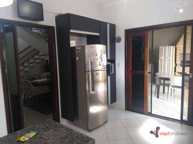 Casa de Condomínio à venda com 4 quartos, 250m² - Foto 19