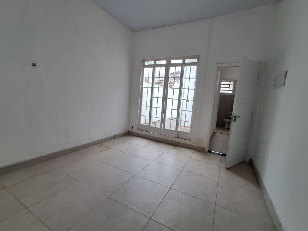 Casa para alugar com 2 quartos, 180m² - Foto 12