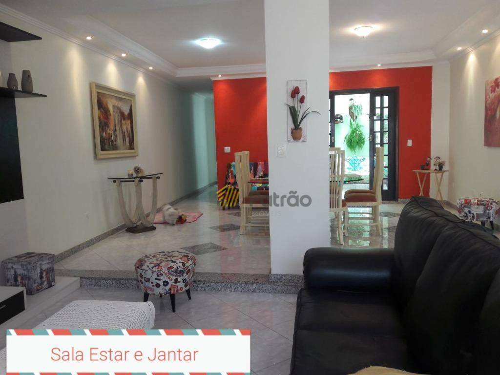 Sobrado à venda com 3 quartos, 212m² - Foto 1